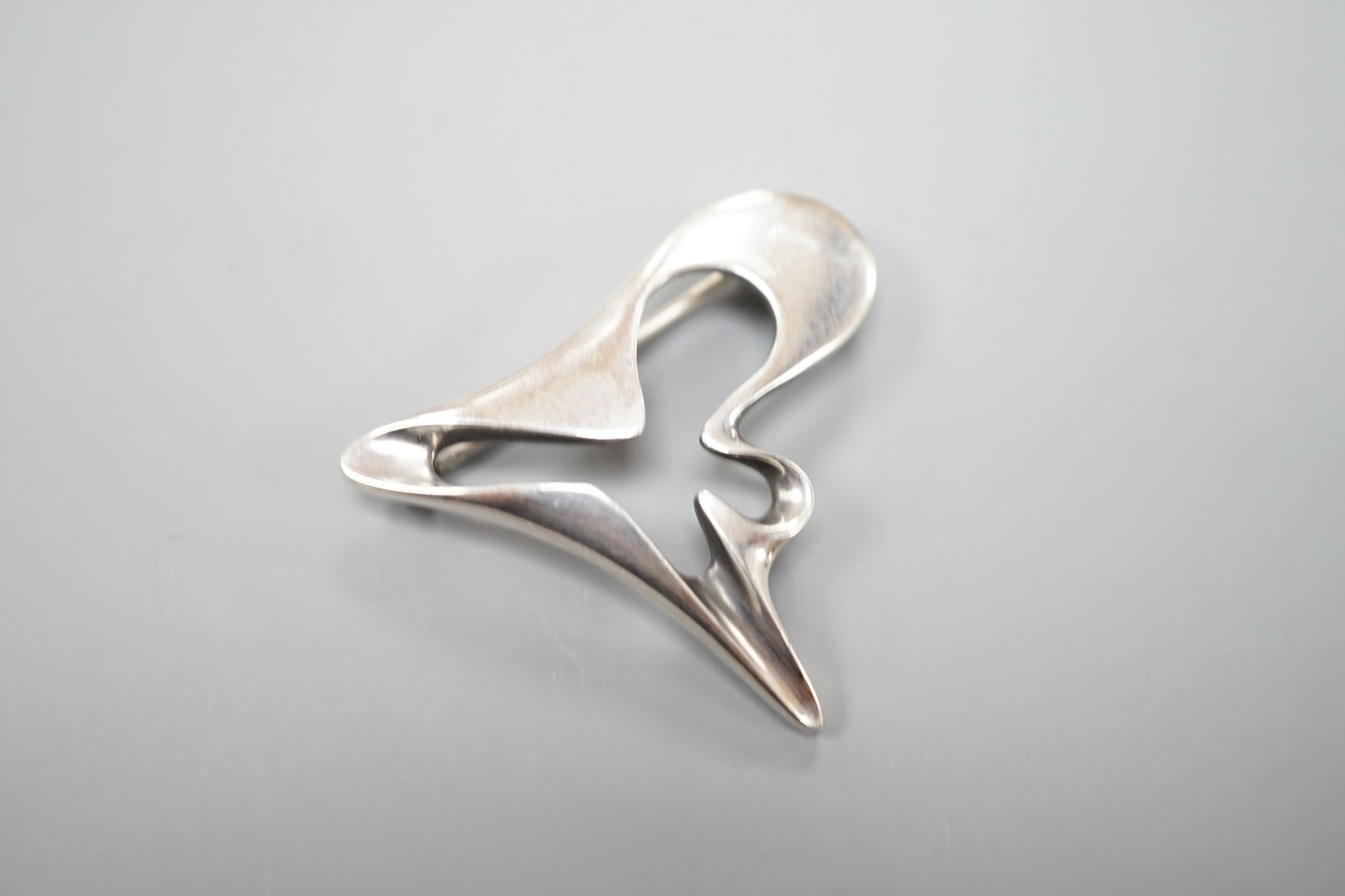 A Georg Jensen sterling amoeba brooch, no 324, 40mm.